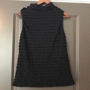 🌺 Madison Women Black Ruffles Sleeveless Shirt L